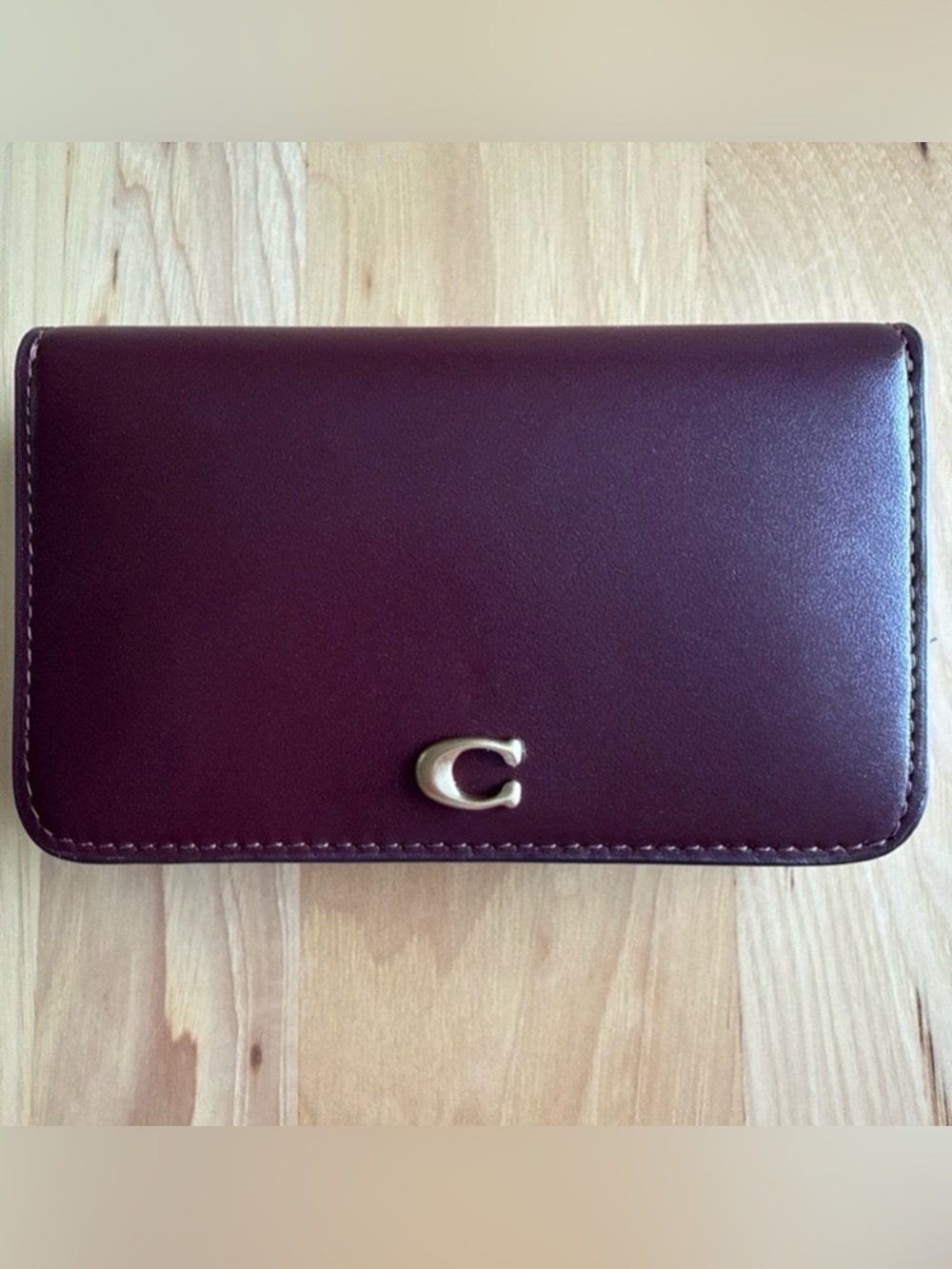 🤍Essential Slim Card Case in Merlot (Exclusive)